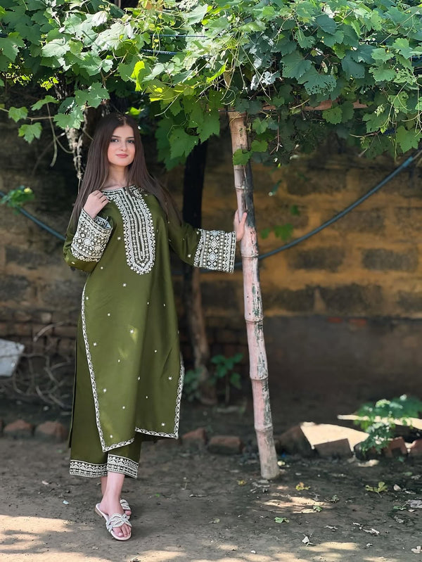 Reyna Embroidered 2pc